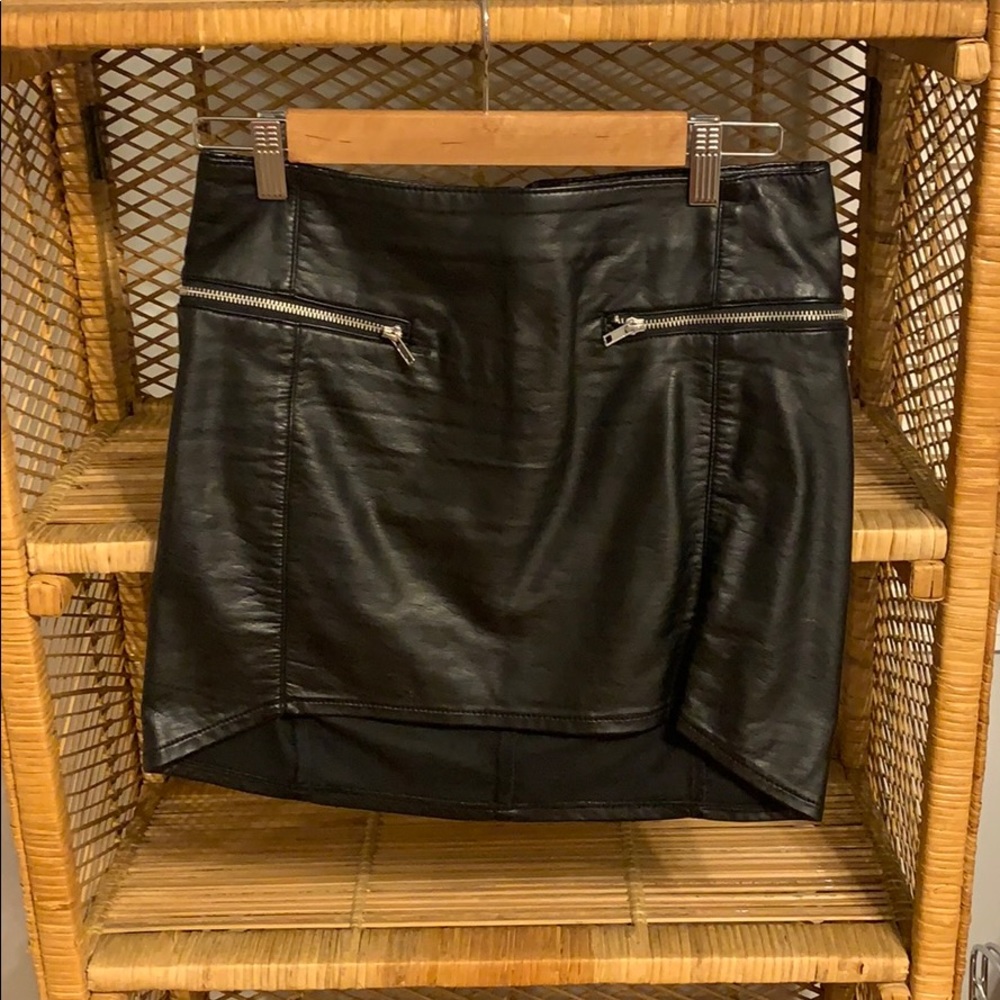 COPY - Faux leather mini skirt with zipper pockets